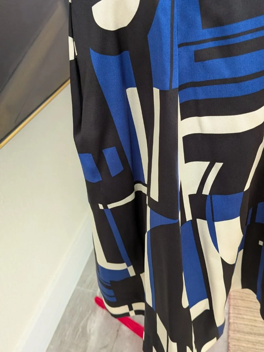 Size 10 Lauren Ralph Lauren Women’s Silk Box Pleats Skirt Blue Black & Geometric